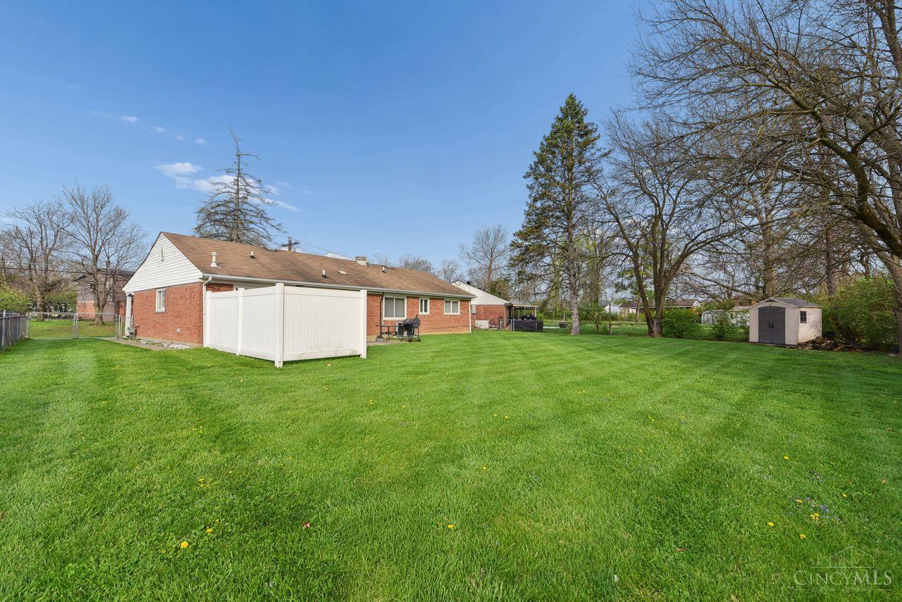 712 Danbury Road Cincinnati, OH 45240 - Photo 5 of 40