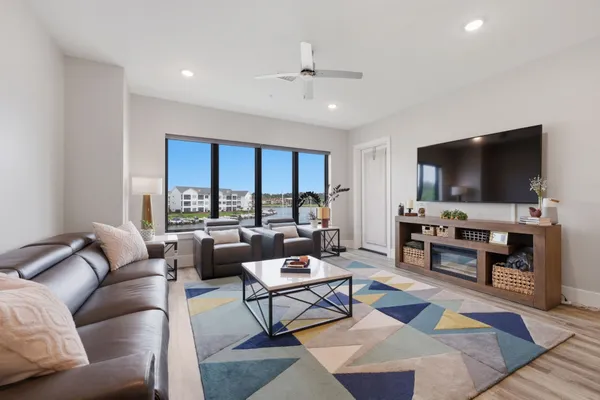 $540,000 | 199 Waterpoint Court, Unit 202, Conroe, TX 77304