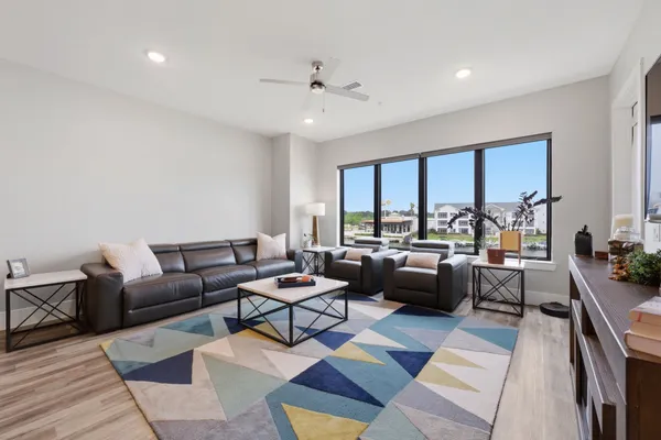 $540,000 | 199 Waterpoint Court, Unit 202, Conroe, TX 77304