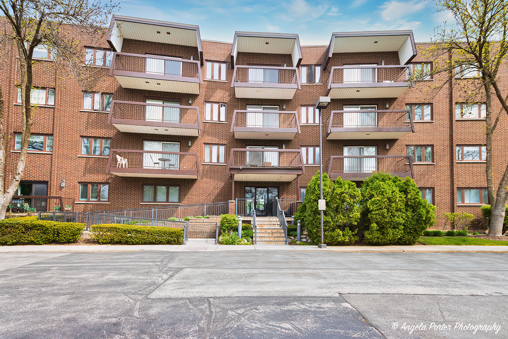 300 East Dundee Road, Unit 402 Buffalo Grove, IL 60089 - Photo 1 of 30 Gallery Image 1