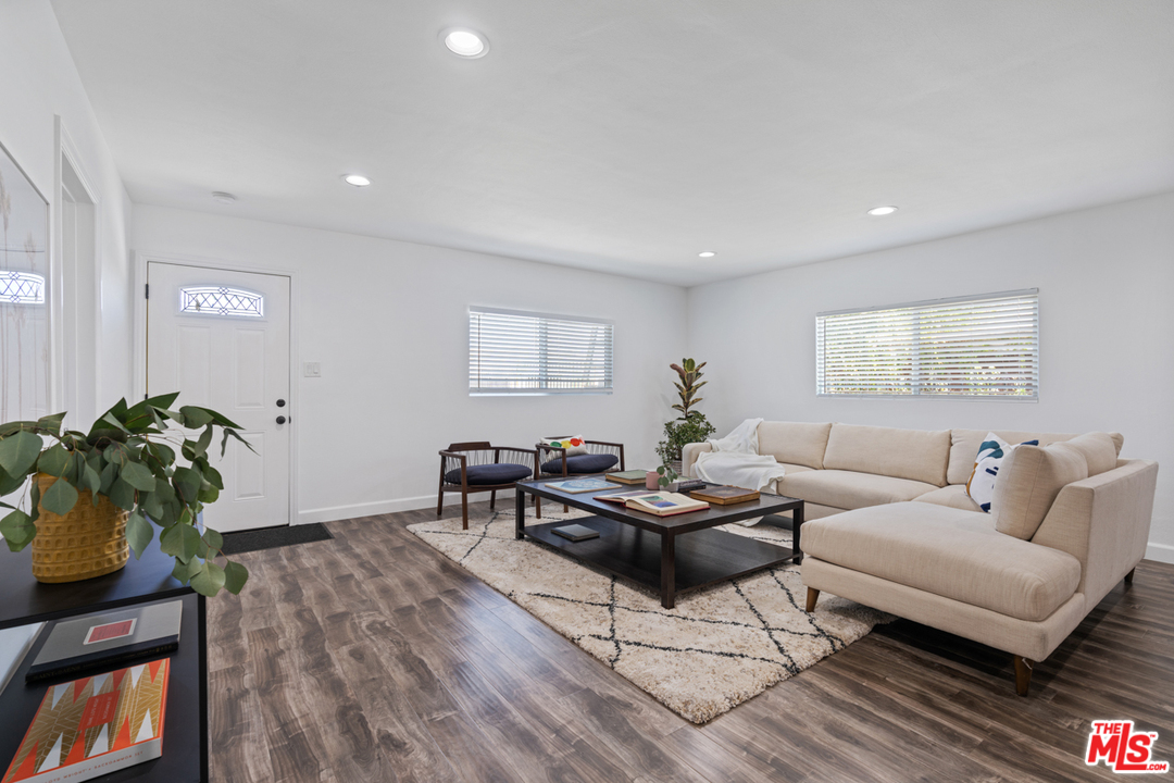 3416 Buckingham Road Los Angeles, CA 90016 - Photo 3 of 33 Gallery Image 3