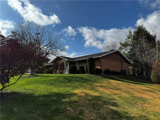 a view of a house with a yard