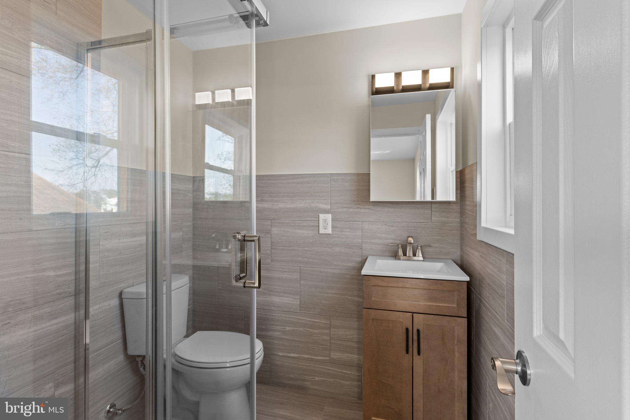 686 Spruce Road Warminster, PA 18974 - Photo 17 of 38 a bathroom with a sink toilet and shower