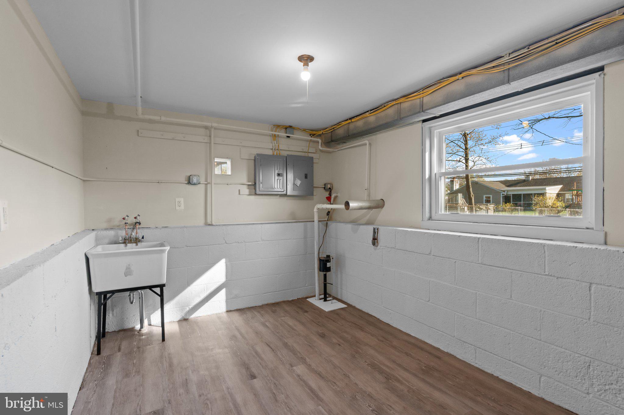 686 Spruce Road Warminster, PA 18974 - Photo 27 of 38 a view of a kitchen with wooden floor and electronic appliances