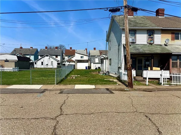 $8,000 | 30 Ohio Street, McKees Rocks, PA 15136
