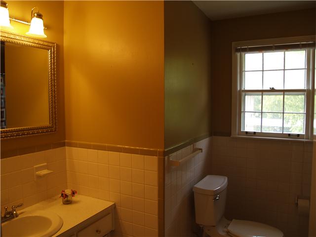 240 Wallace Road Nashville, TN 37211 - Photo 8 of 10 TILE BATH