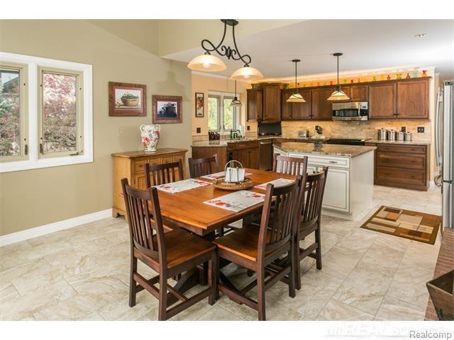 2248 South Shore Court Rochester Hills, MI 48307 - Photo 10 of 54