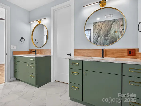 image of a mirror and a sink