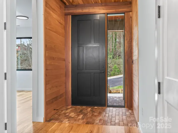 a view of an entryway of the house