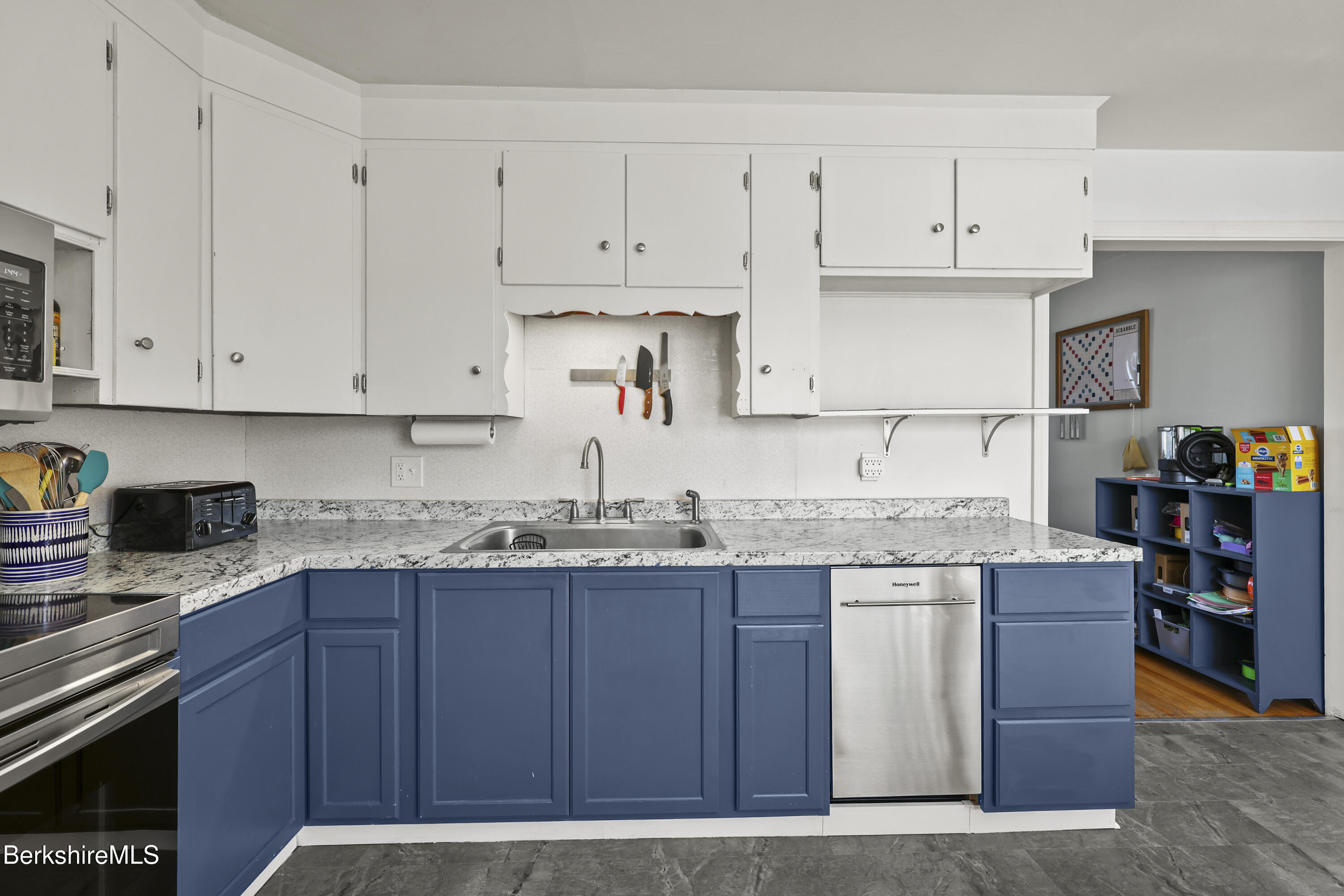 8 Alba Avenue Pittsfield, MA 01201 - Photo 12 of 36 Kitchen