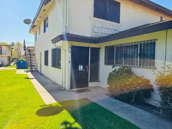 a view of a house with backyard and porch