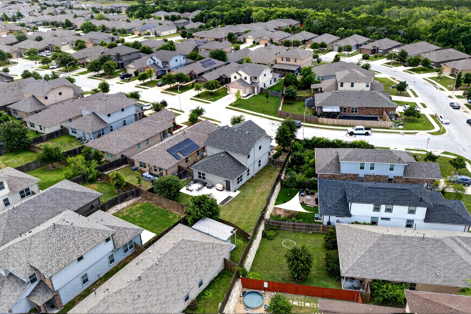 2006 Grow Lane Austin, TX 78754 - Photo 27 of 40 An aerial perspective showcases a vibrant, well-maintained neighborhood with a harmonious blend of architectural styles.