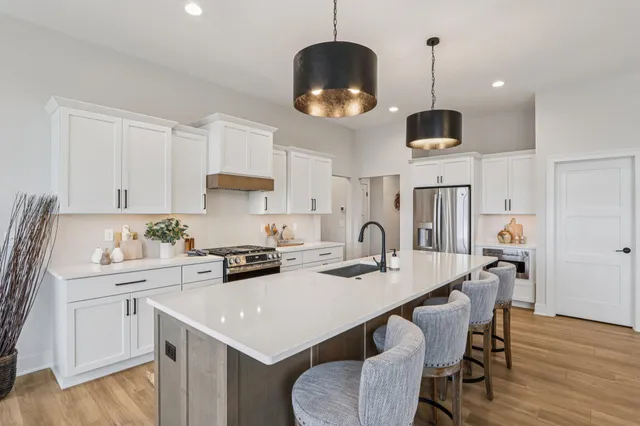 $1,199,900 | W198-n4955 Hickory Street, Menomonee Falls, WI 53051