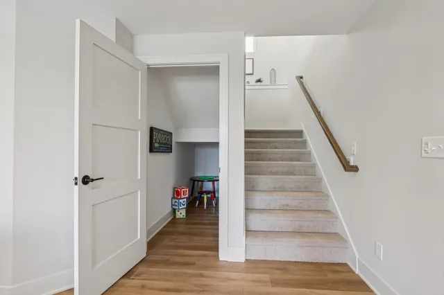 $1,199,900 | W198-n4955 Hickory Street, Menomonee Falls, WI 53051