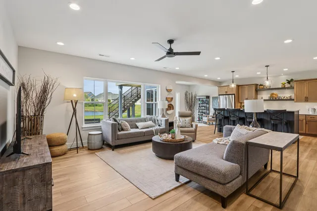 $1,199,900 | W198-n4955 Hickory Street, Menomonee Falls, WI 53051