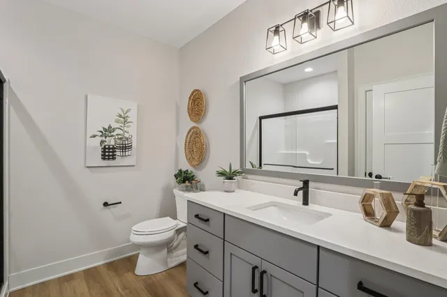 $1,199,900 | W198-n4955 Hickory Street, Menomonee Falls, WI 53051