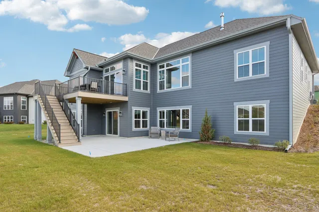 $1,199,900 | W198-n4955 Hickory Street, Menomonee Falls, WI 53051