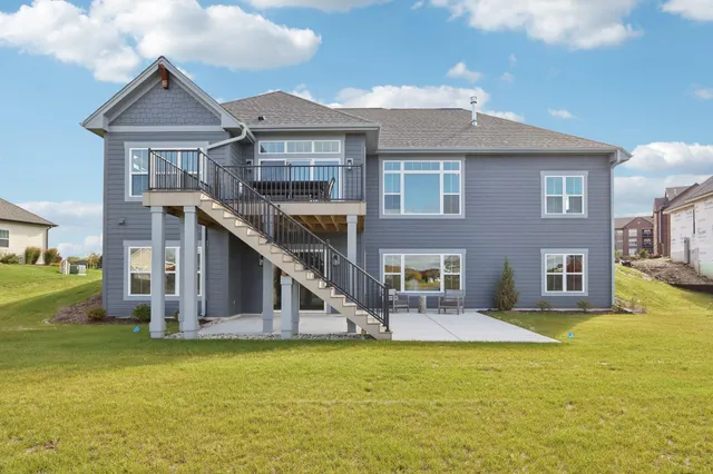 $1,199,900 | W198-n4955 Hickory Street, Menomonee Falls, WI 53051