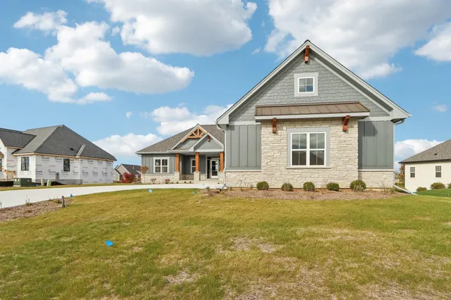 $1,199,900 | W198-n4955 Hickory Street, Menomonee Falls, WI 53051