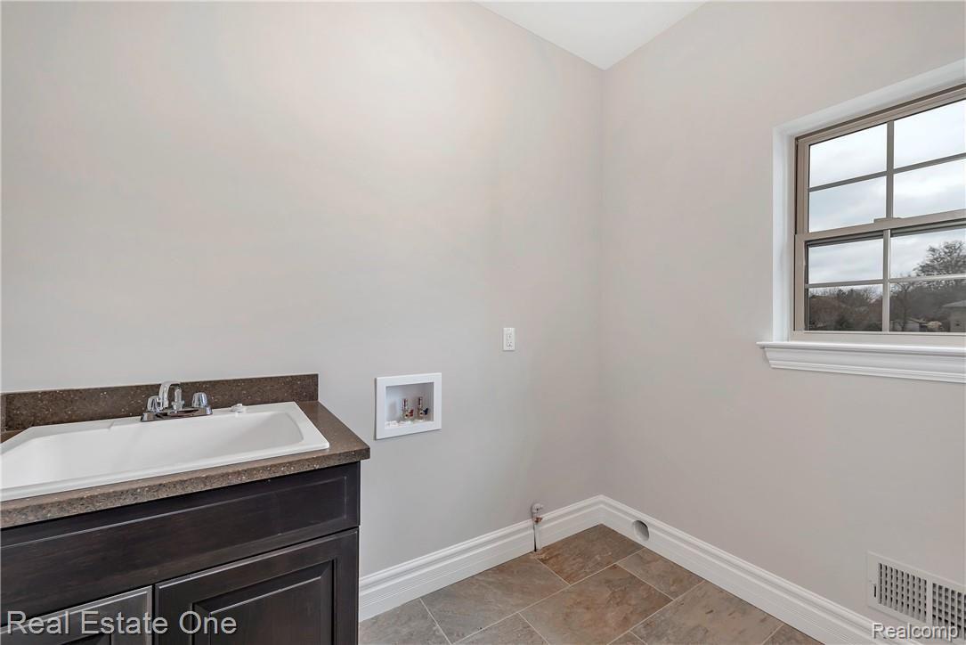 3781 Milano Ct. Rochester, MI 48307 - Photo 27 of 38 3781-Milano-Court-Rochester-Hills-MI-48307-windowstill-27.jpg