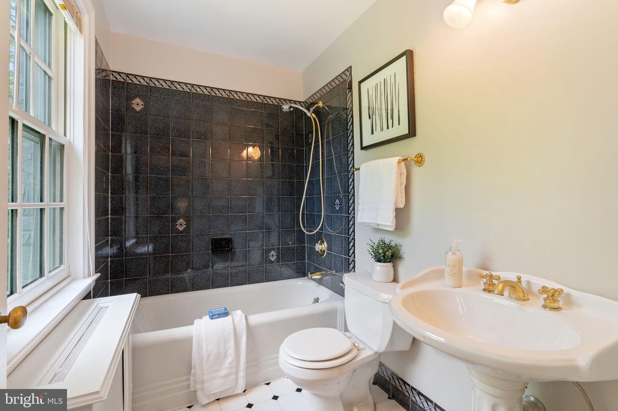 4733 Rock Spring Road Arlington, VA 22207 - Photo 22 of 40