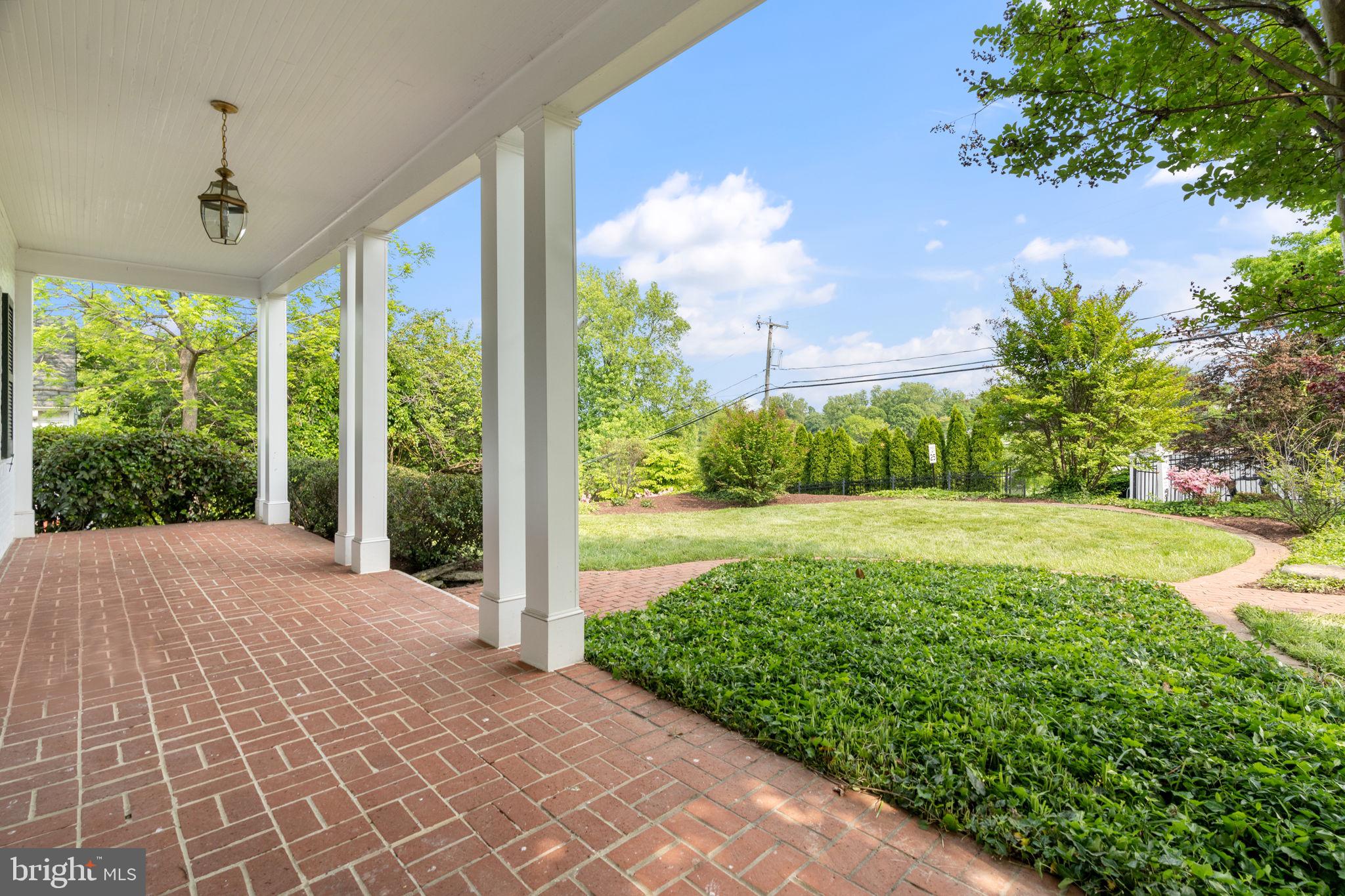 4733 Rock Spring Road Arlington, VA 22207 - Photo 6 of 40