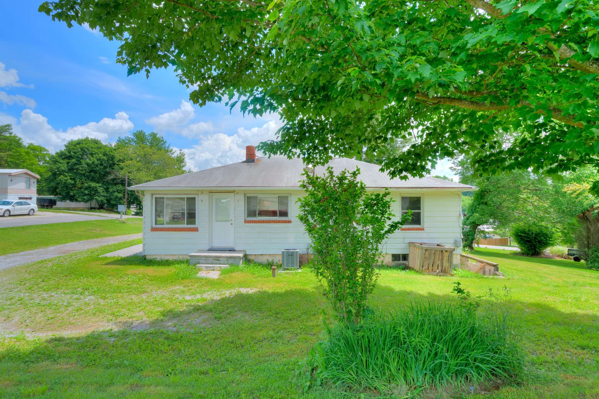 345 Merrimac Road Blacksburg, VA 24060 - Photo 5 of 18 345_Merrimac_Web-5