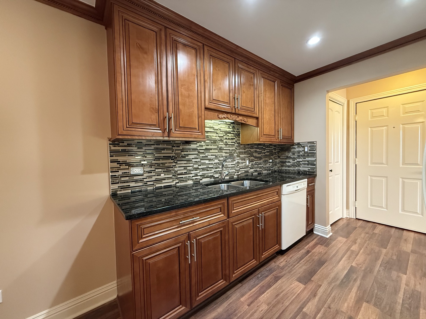 10625 Parkside Avenue, Unit 8 Chicago Ridge, IL 60415 - Photo 4 of 22 Gallery Image 4
