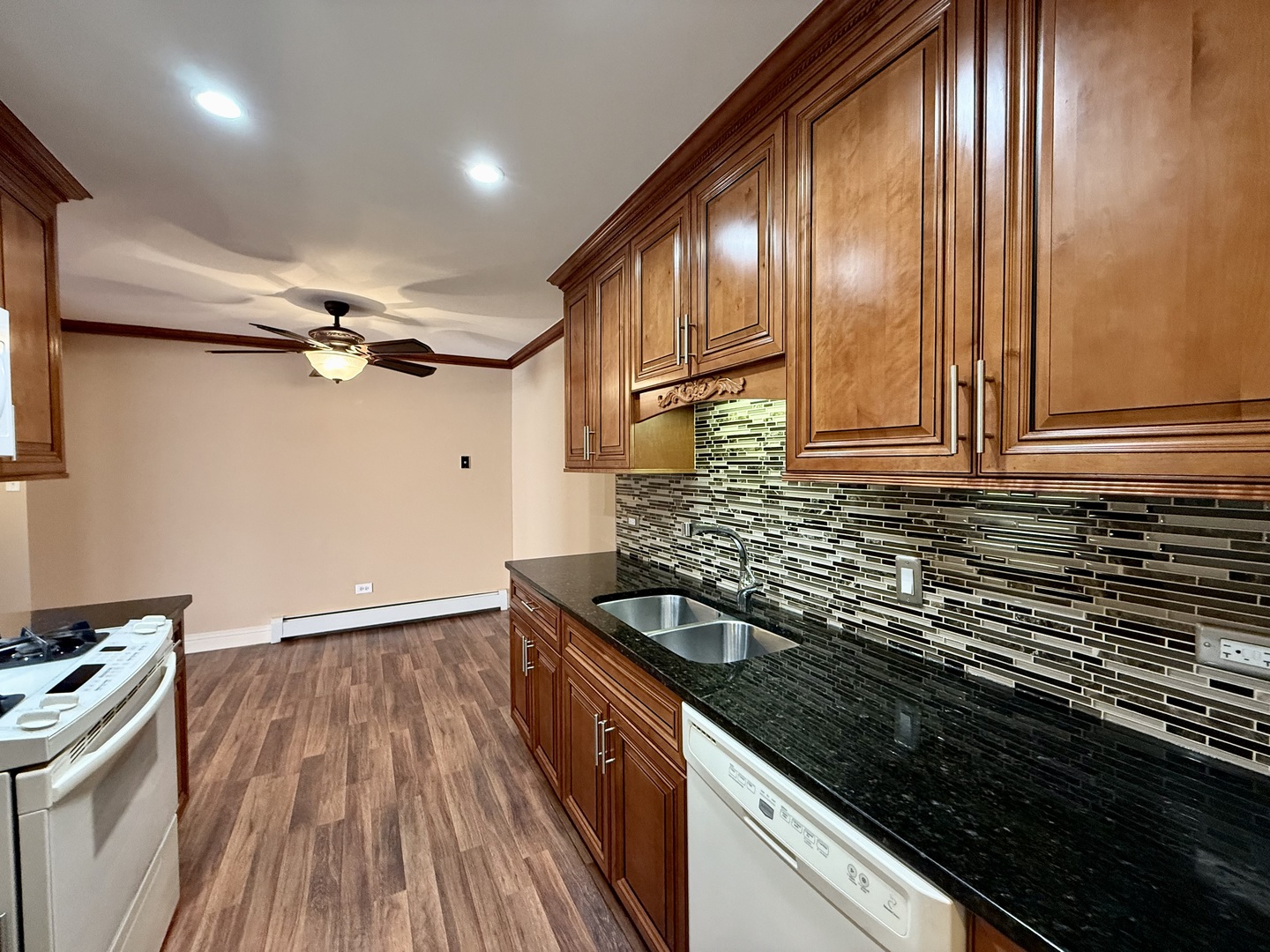 10625 Parkside Avenue, Unit 8 Chicago Ridge, IL 60415 - Photo 5 of 22 Gallery Image 5