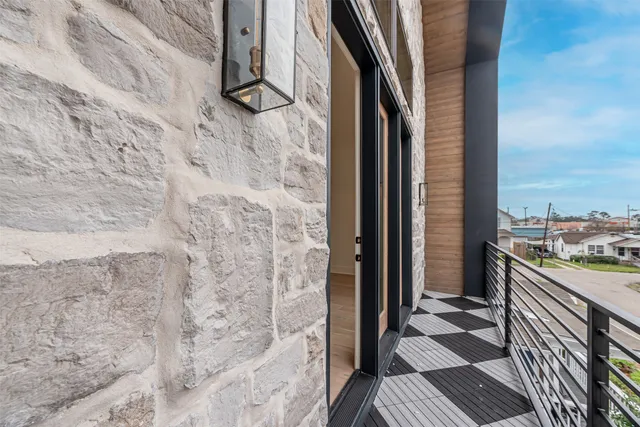 $4,800 | 1104 West 9th Street, Houston, TX 77007