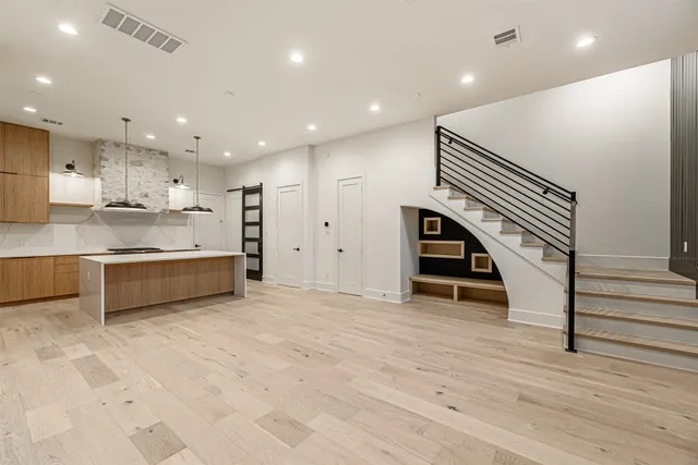 $4,800 | 1104 West 9th Street, Houston, TX 77007