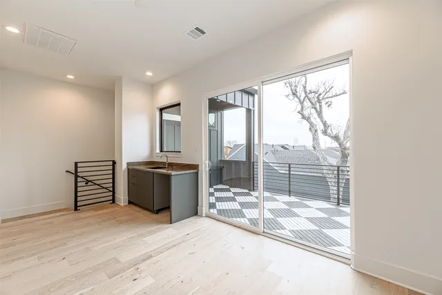 $4,800 | 1104 West 9th Street, Houston, TX 77007