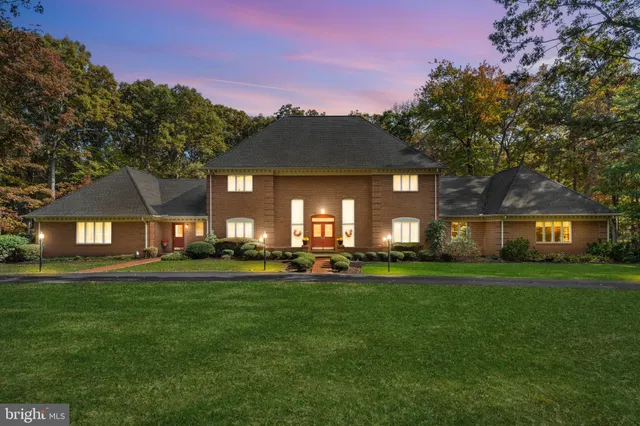 $1,025,000 | 32 Carriage Hill Lane, Fredericksburg, VA 22407