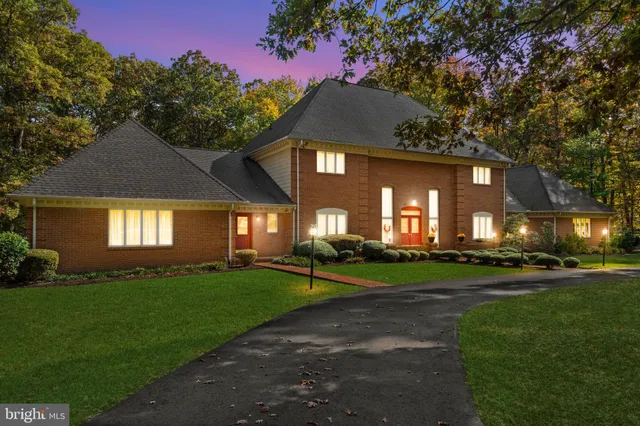 $1,025,000 | 32 Carriage Hill Lane, Fredericksburg, VA 22407