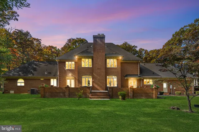 $1,025,000 | 32 Carriage Hill Lane, Fredericksburg, VA 22407