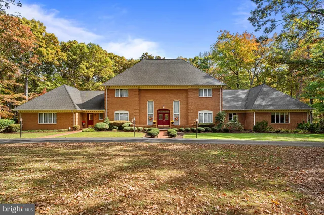 $1,025,000 | 32 Carriage Hill Lane, Fredericksburg, VA 22407