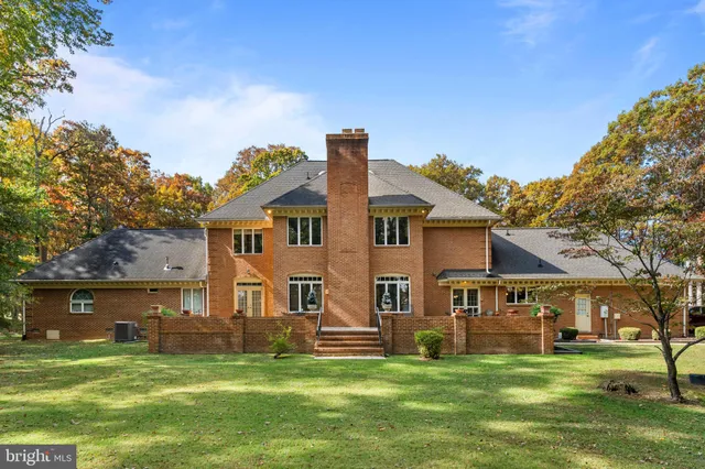 $1,025,000 | 32 Carriage Hill Lane, Fredericksburg, VA 22407