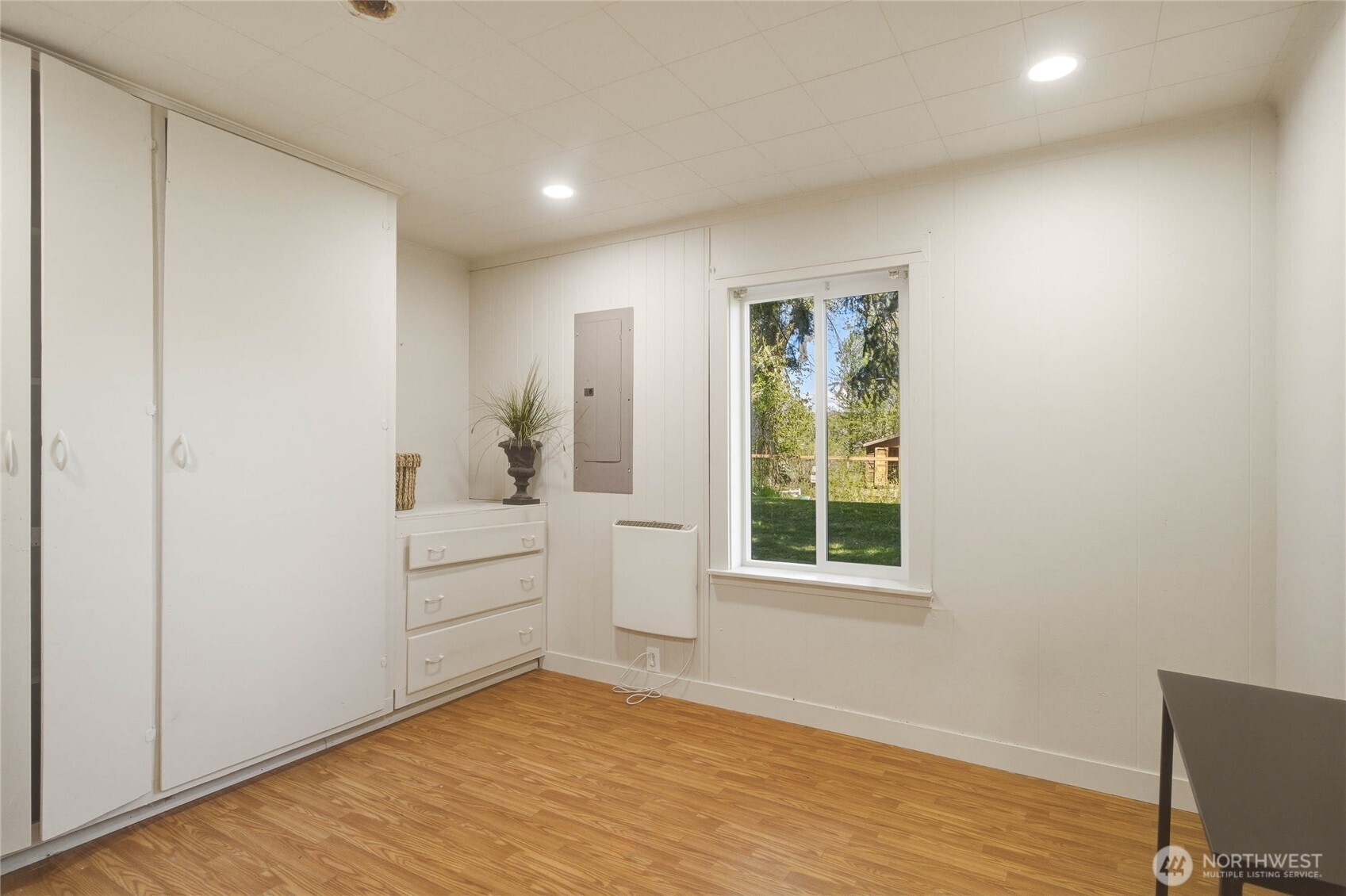 471 Klocke Road Ellensburg, WA 98926 - Photo 22 of 39 a view of room with window and wooden floor