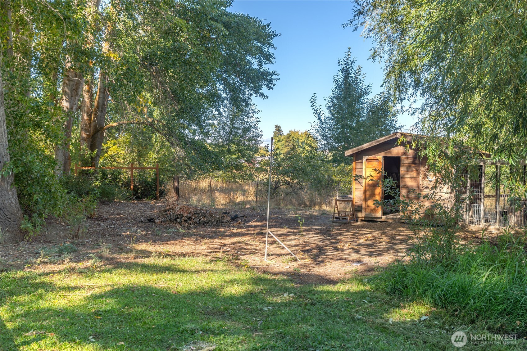 471 Klocke Road Ellensburg, WA 98926 - Photo 37 of 39 a backyard of a house with lots of green space