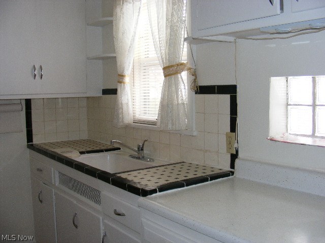 1692 Sunview Road Lyndhurst, OH 44124 - Photo 2 of 9