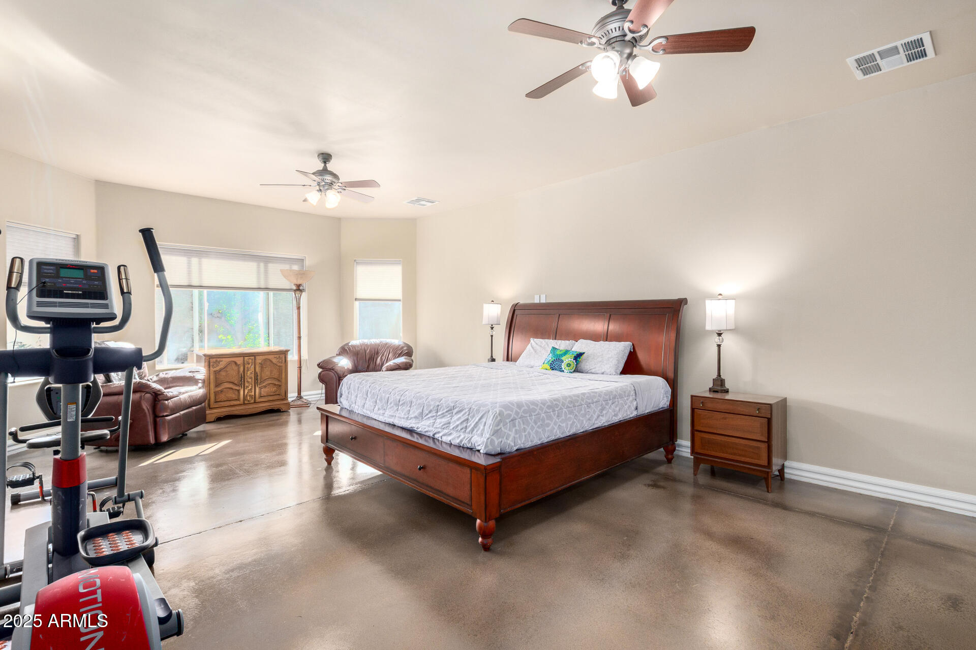 1135 East Lawrence Road Phoenix, AZ 85020 - Photo 14 of 23 a bedroom with a bed furniture and a window