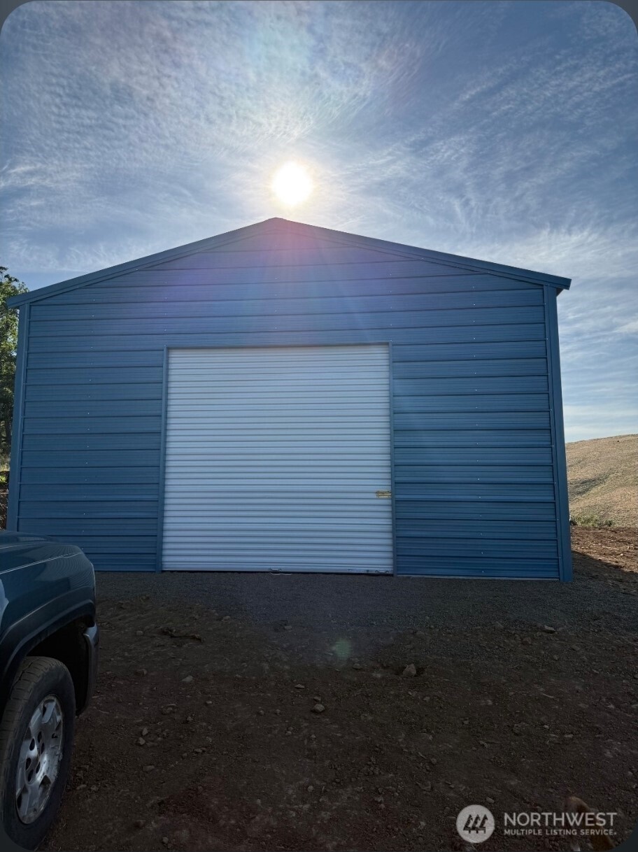 295 Oak Flat Road Goldendale, WA 98620 - Photo 11 of 13 a front view of a house with a yard