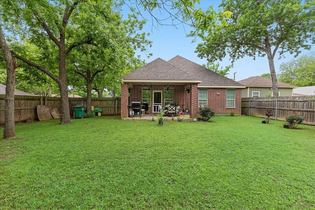 502 Ritchey Street Gainesville, TX 76240 - Photo 26 of 29 a front view of a house with garden