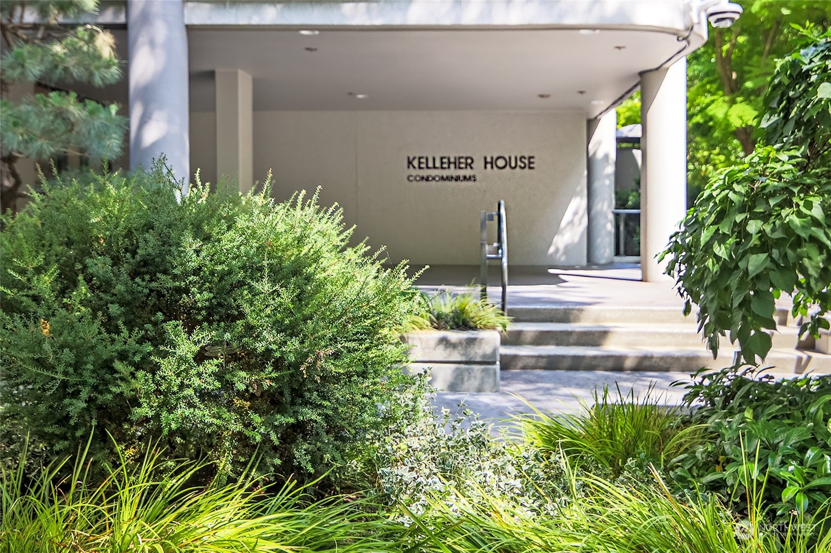 1120 Spring Street, Unit 401 Seattle, WA 98104 - Photo 2 of 34