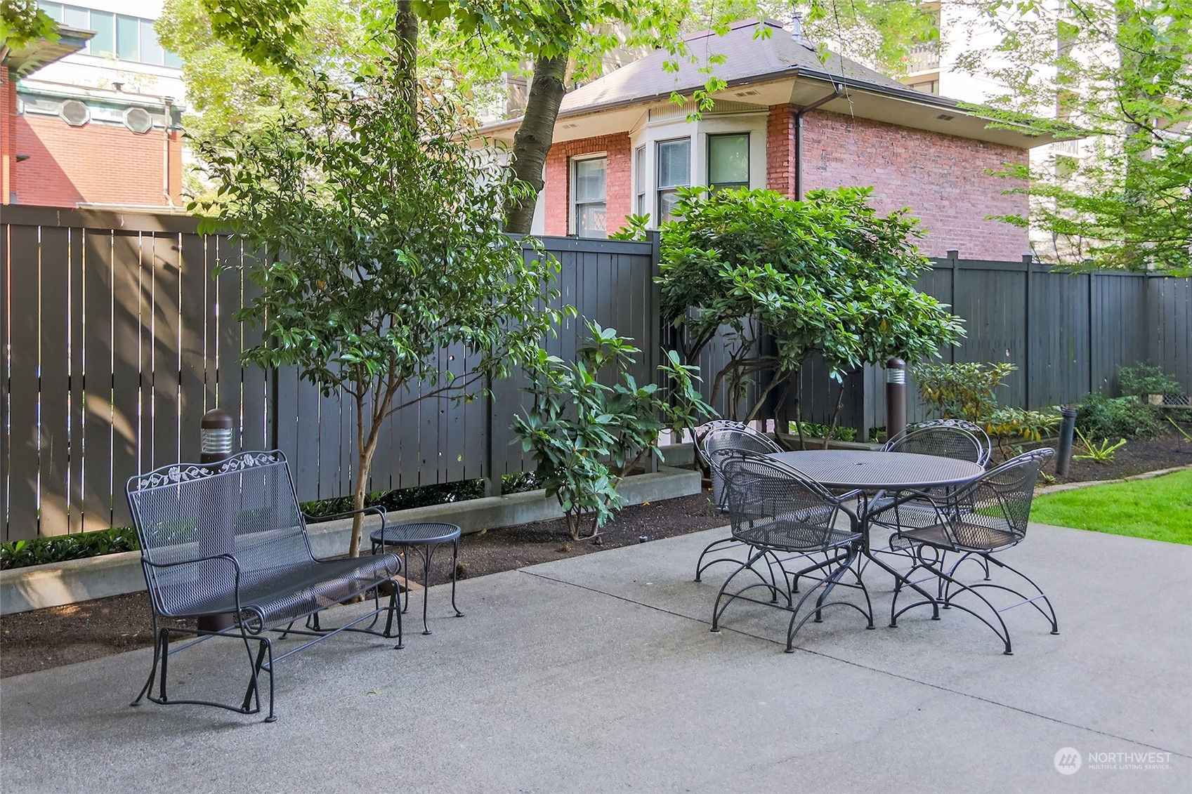 1120 Spring Street, Unit 401 Seattle, WA 98104 - Photo 27 of 34 a backyard of a house with table and chairs