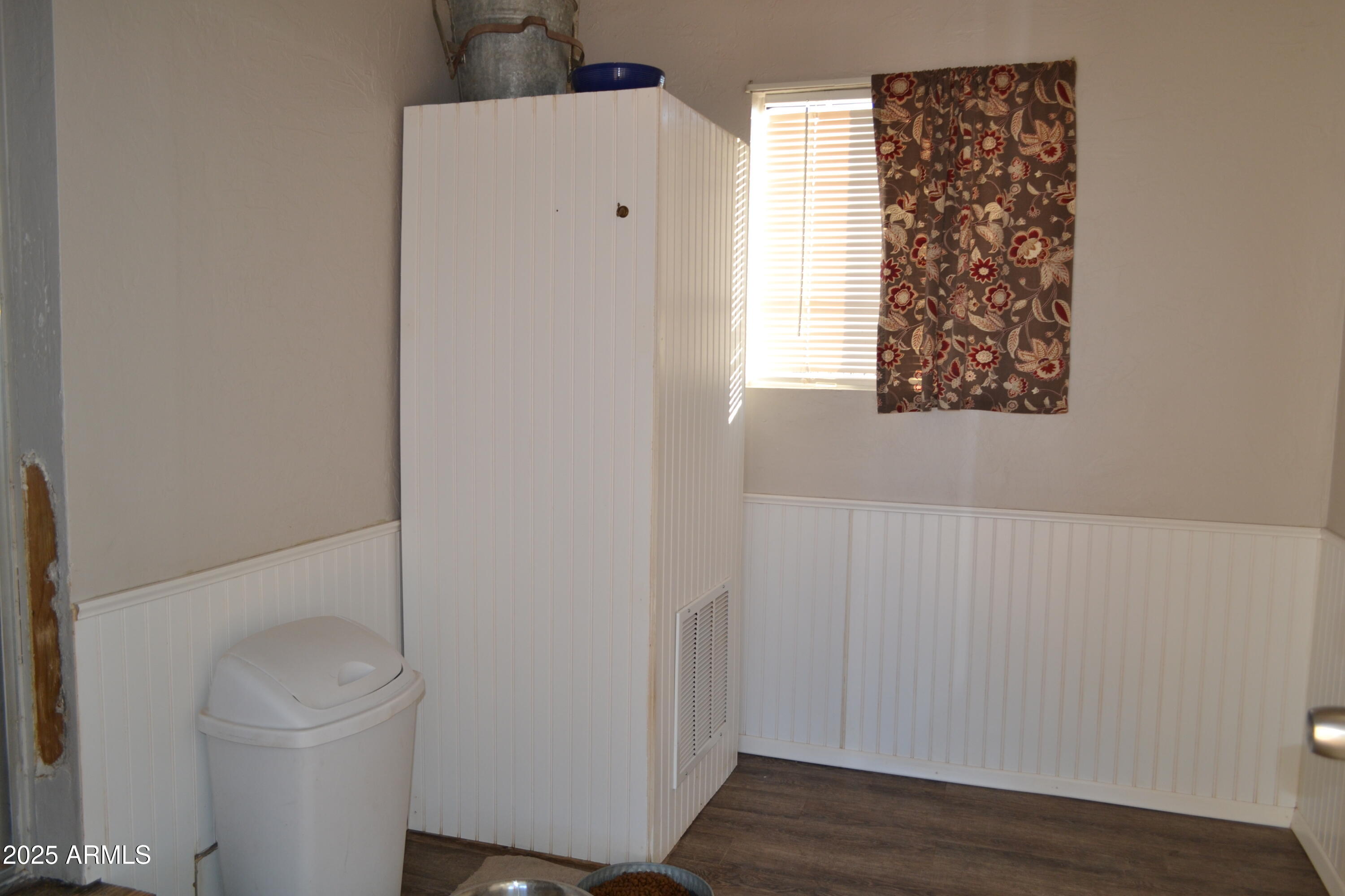 656 Sundown Drive Snowflake, AZ 85937 - Photo 13 of 29 a view of a bathroom with wooden floor and small space