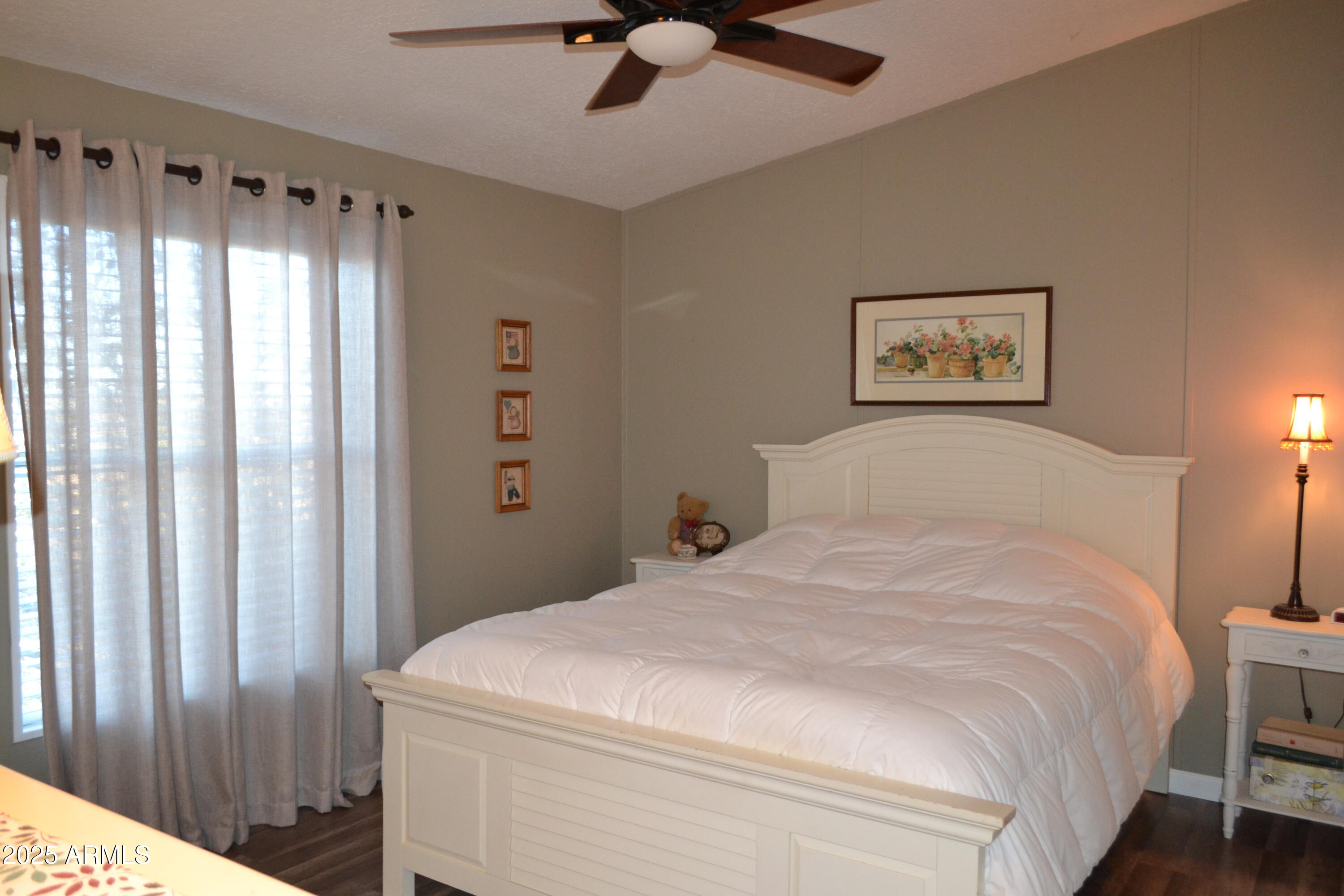 656 Sundown Drive Snowflake, AZ 85937 - Photo 17 of 29 a bedroom with a bed and a painting on the wall