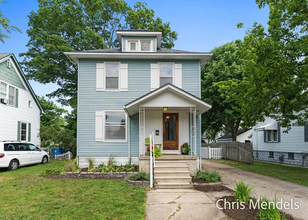 $325,000 | 1013 Pennoyer Avenue, Grand Haven, MI 49417