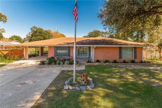 $185,000 | 826 Avenue East, Bogalusa, LA 70427