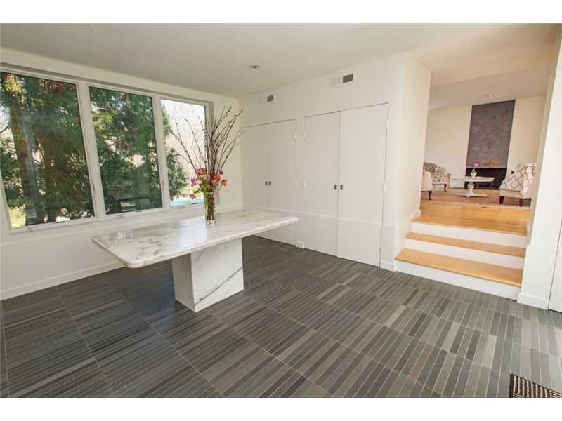 614 Hollow Tree Ridge Road Darien, CT 06820 - Photo 5 of 21 a view interior of the house